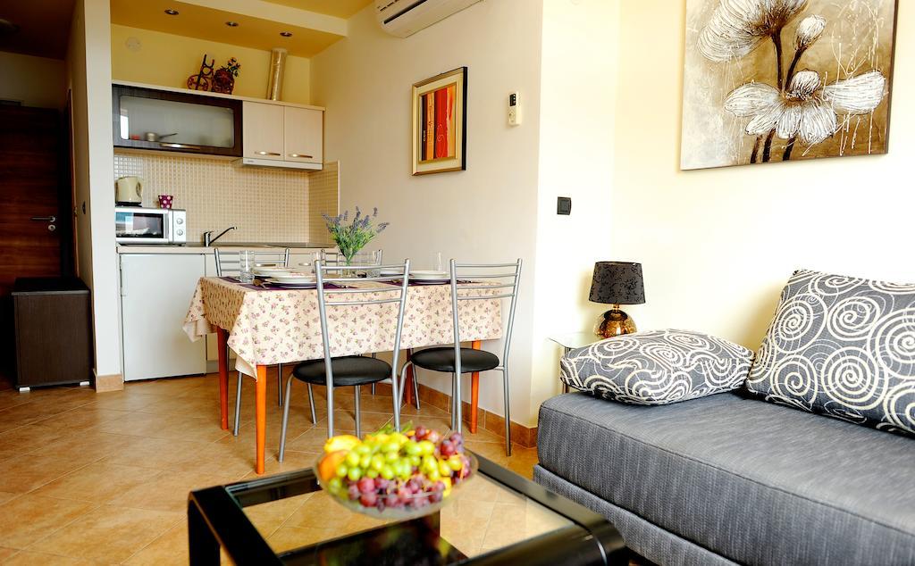 Apartments&Rooms Jelavic Сегет Враница Стая снимка